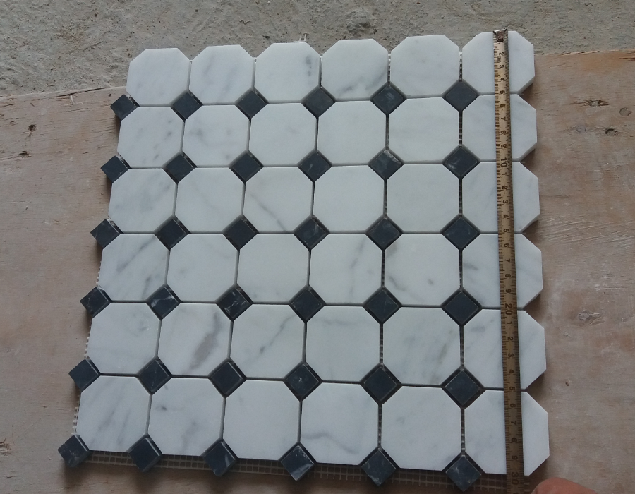 Octagon blanco de Carrara con los puntos