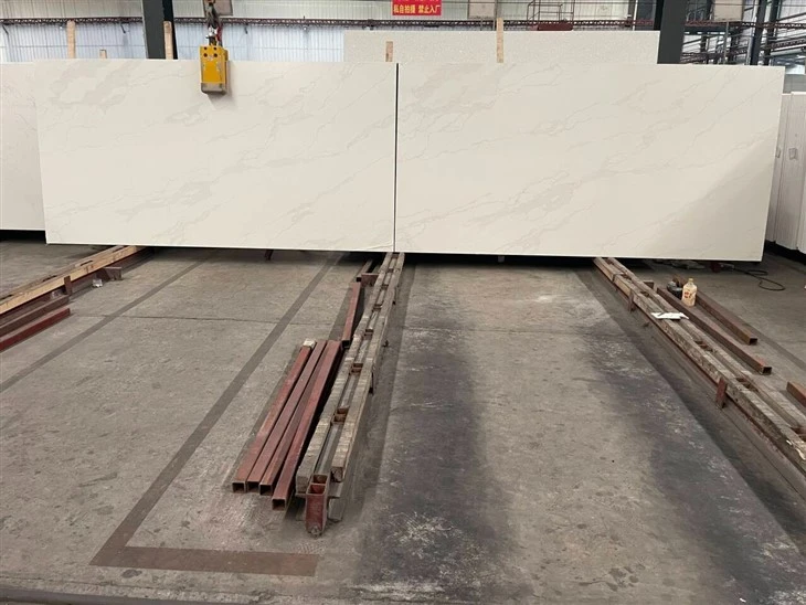 Calacatta Quartz Slab
